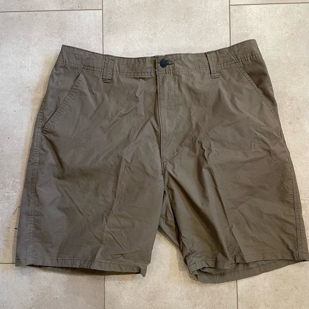 Wrangler Brown Flat Front Shorts with Relaxed Fit, Sz 40, NWOT